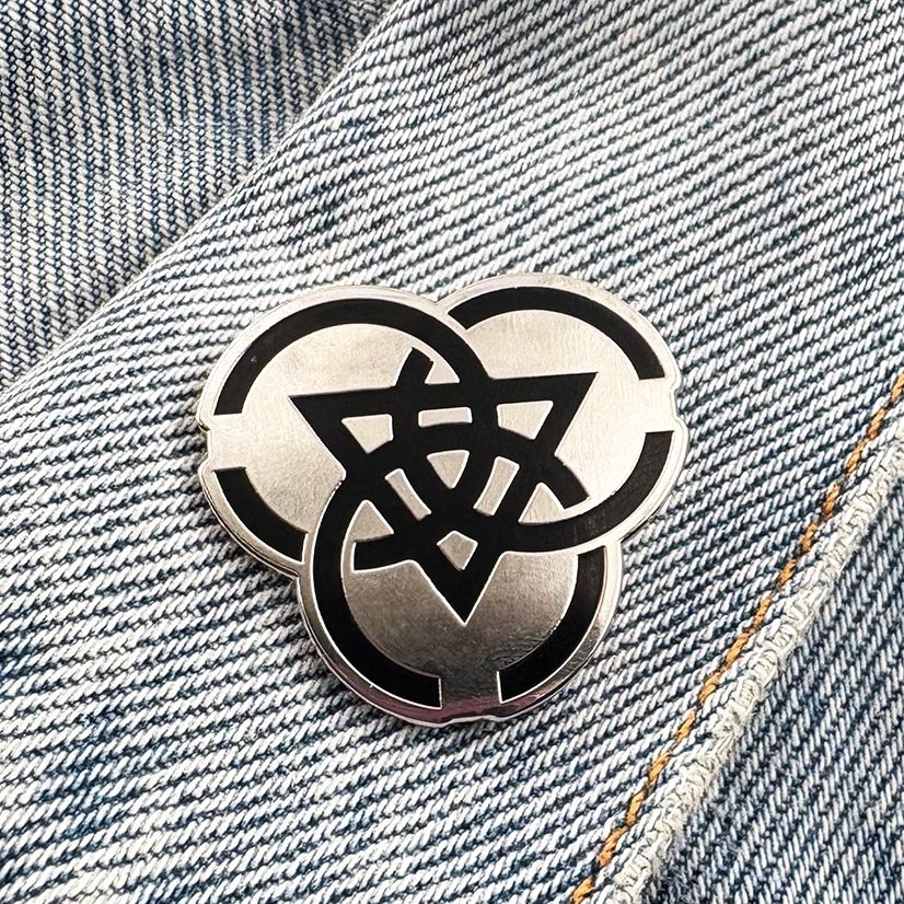 Party Games College - Azure Archives Academy Logo émail broche
