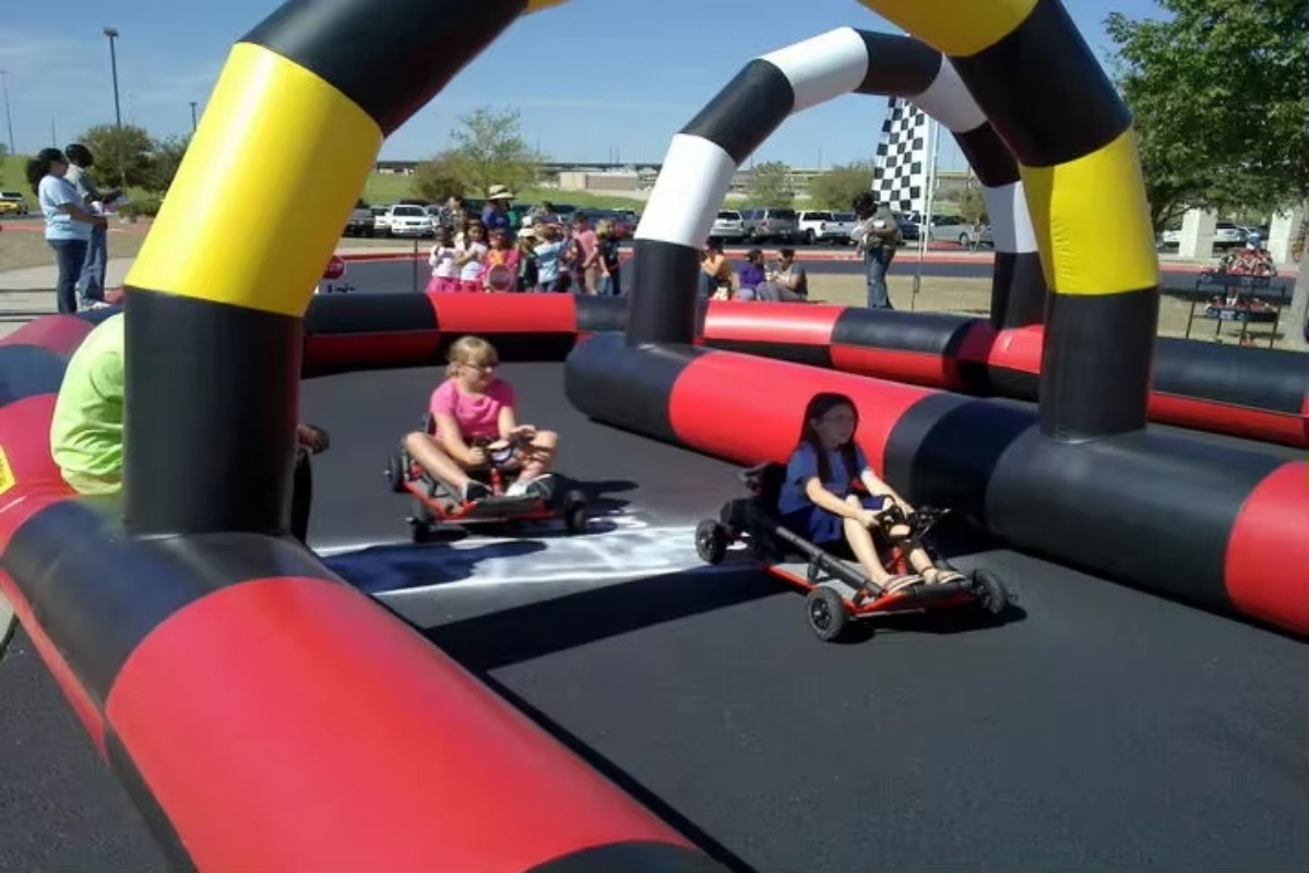 Piste de course gonflable dura - Party Games Lab avis et prix
